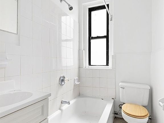 5th image of 583 W 177th St APT 31