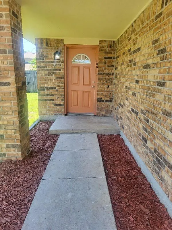 3 bed, 1288 sqft, $1,875 — Photo 2
