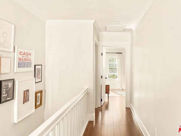2102 N Bronson Ave — Photo 26