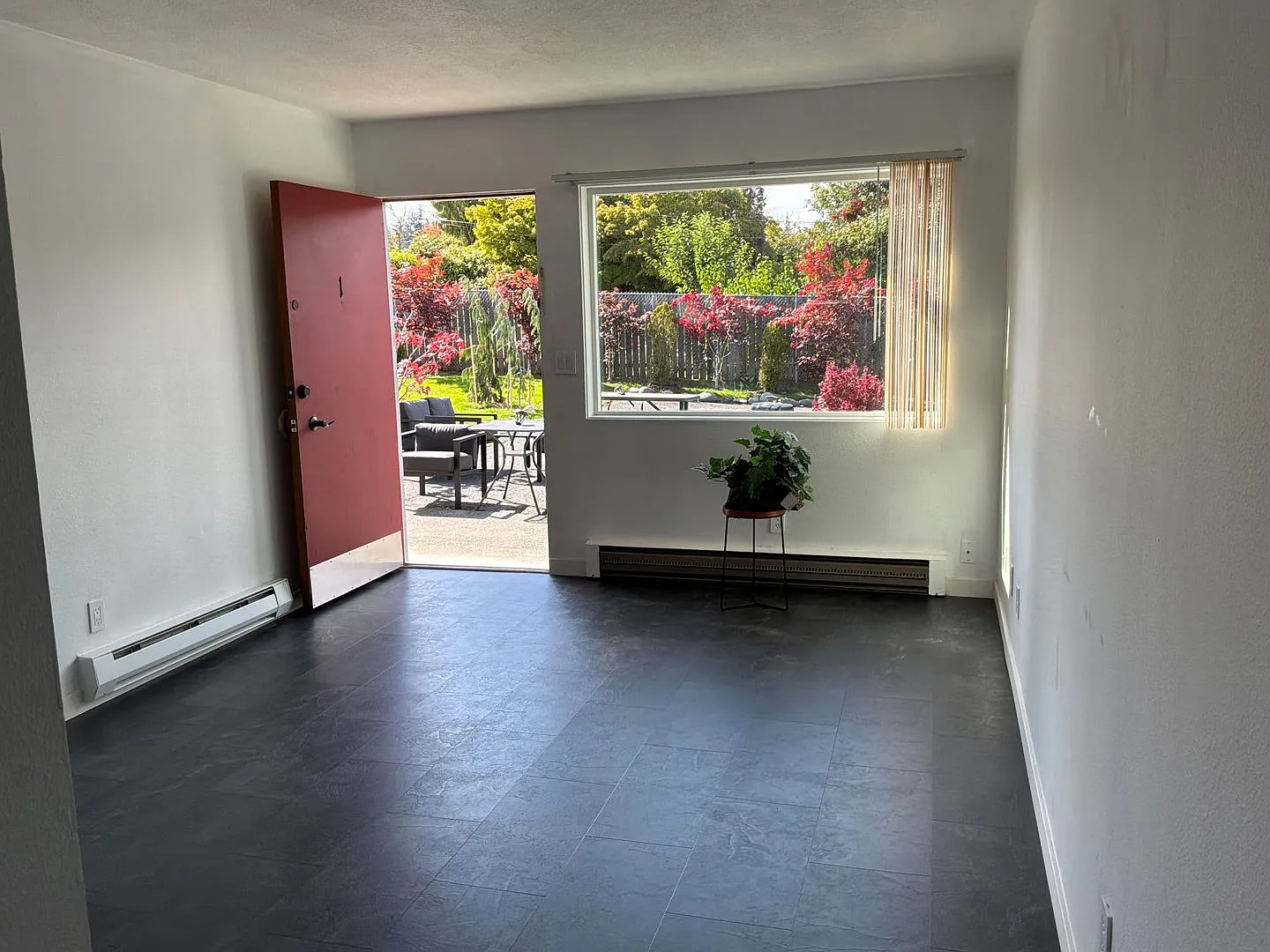 236 E Lauridsen Blvd — Photo 4