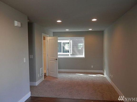 2nd image of 4038 S Lawrence St #A