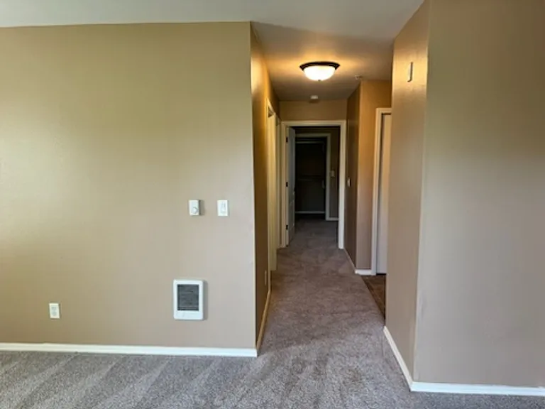 195-Santiam Village Apartments — Photo 37