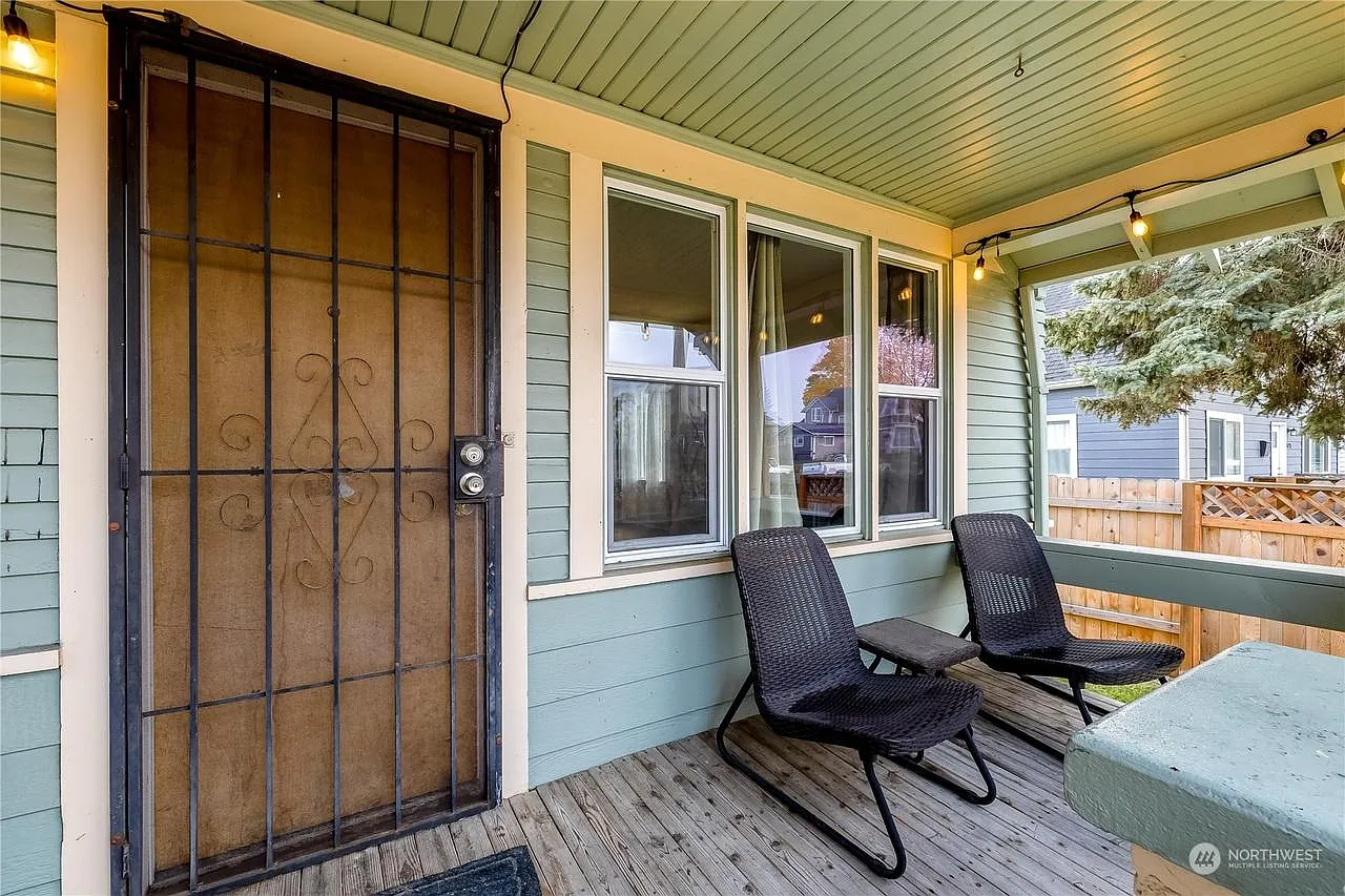 4 bed, 2153 sqft, $3,100 — Photo 2