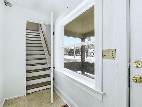 2nd image of 926 N Porter St