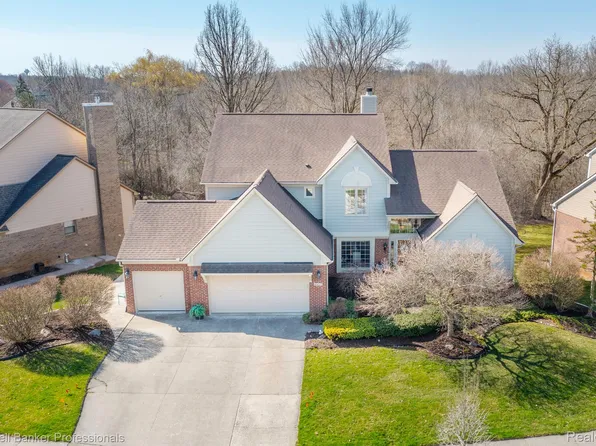 45727 Irvine Dr, Novi, MI 48374