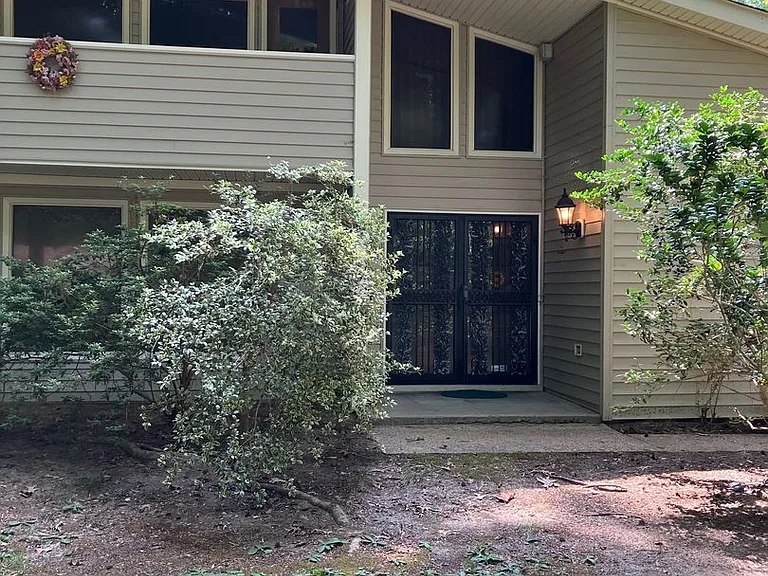 4852 Rosewell Dr — Photo 1