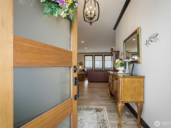3rd image of 2663 7th Street SE