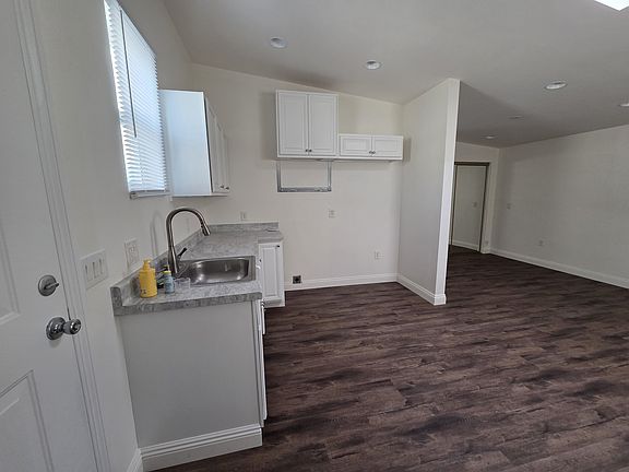 4th image of 523 N Tremont St