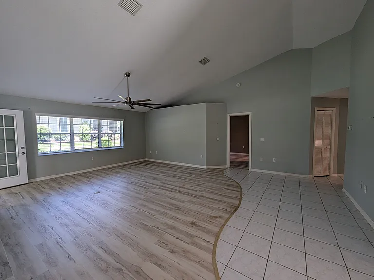 1570 N Foxboro Loop — Photo 5