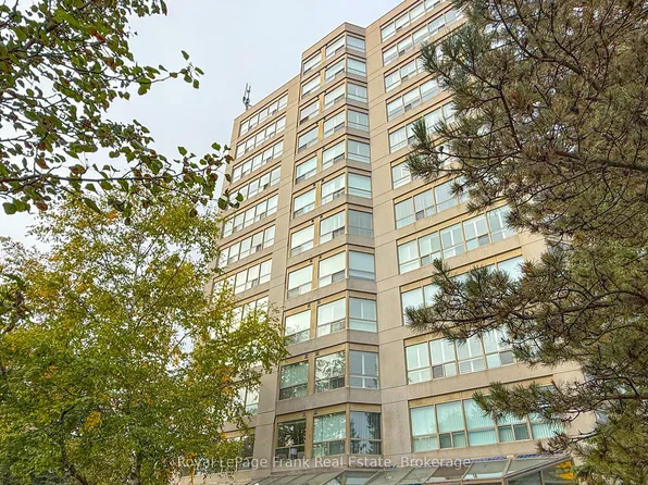 712 Rossland Rd E #213, Whitby, ON L1N 9E8