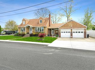 41 Avenue B, West Babylon, NY 11704