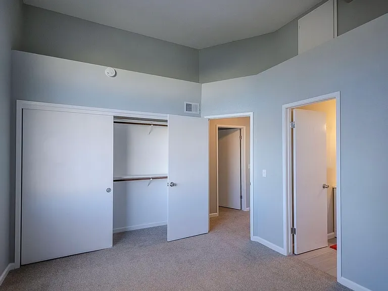 2412 Village Grn — Photo 10