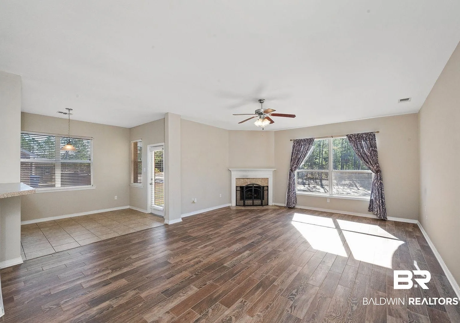 3 bed, 2.0 bath, 2000 sqft, $1,850 — Photo 3