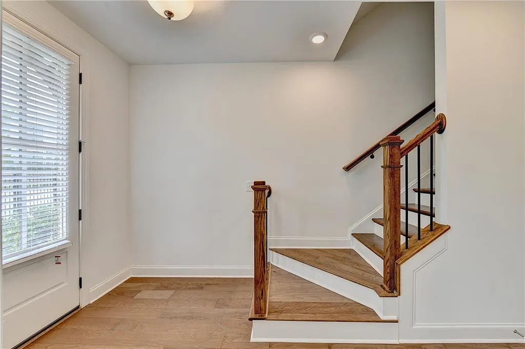 3 bed, 3.5 bath, 2000 sqft, $2,700 — Photo 4