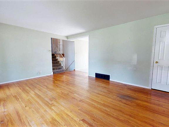 2nd image of 1631 Gordon Dr