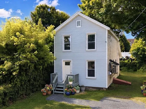 10 Factory St, Granville, NY 12832