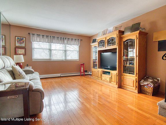 5th image of 37 Blaine Ct
