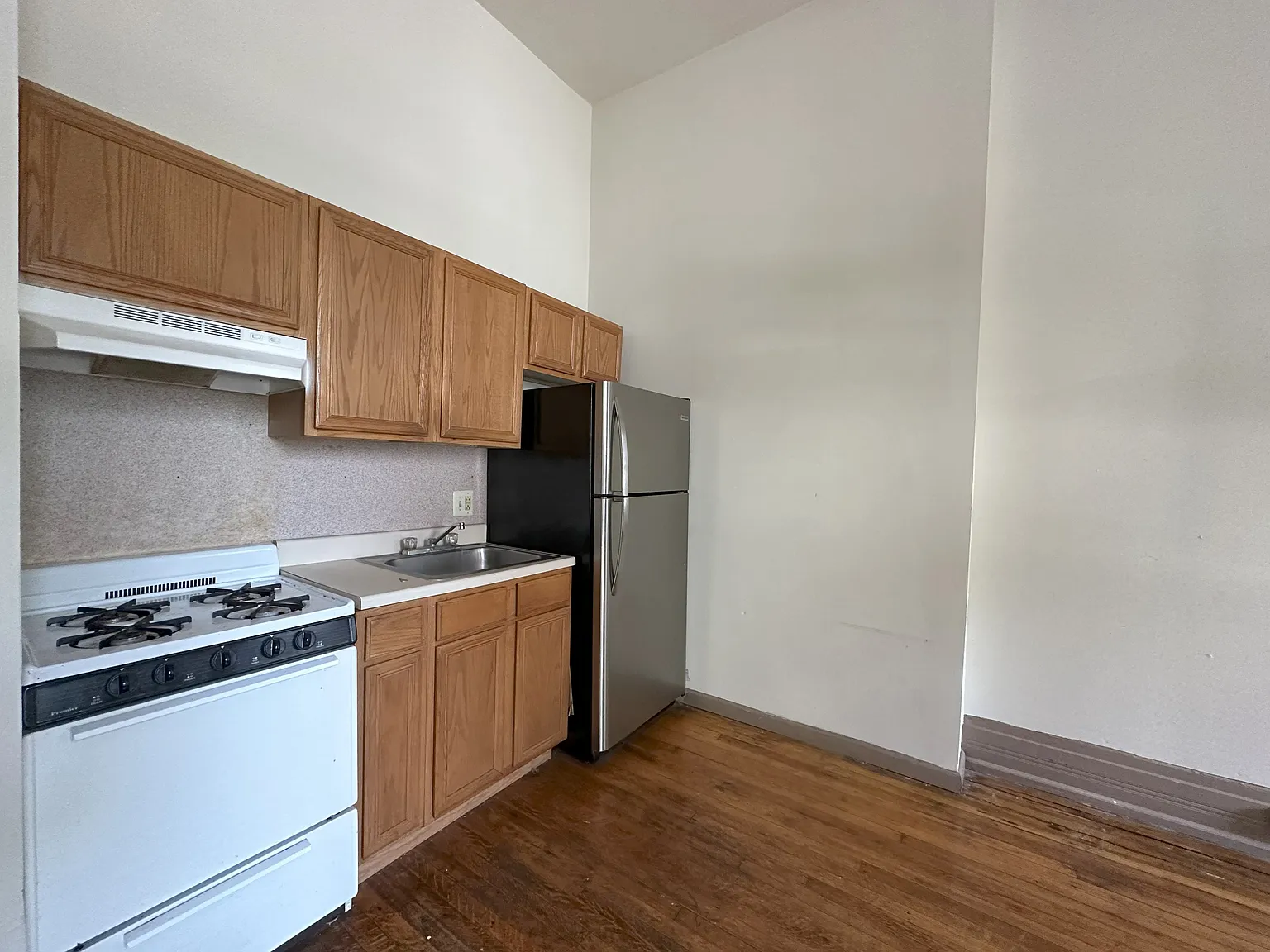 1 bed, 600 sqft, $950 — Photo 2