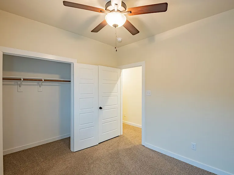 656 Wheatfield Dr — Photo 20