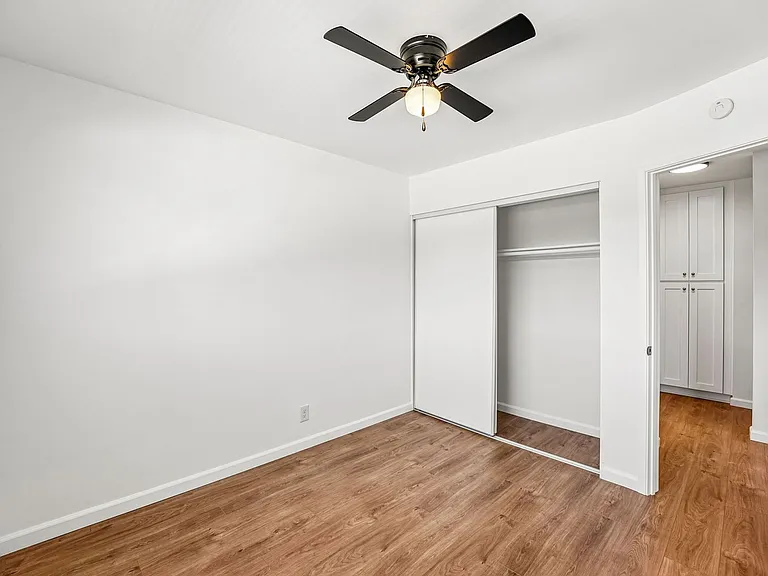 Parkhill Apts — Photo 13