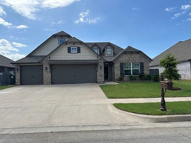 4 bed, 2.0 bath, 1954 sqft, $2,250 — Photo 1