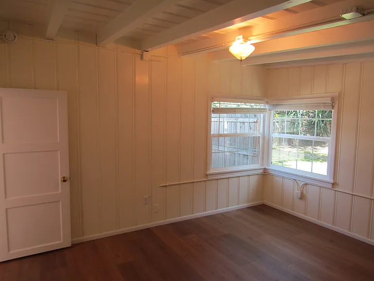 404 E Locust Ave — Photo 18