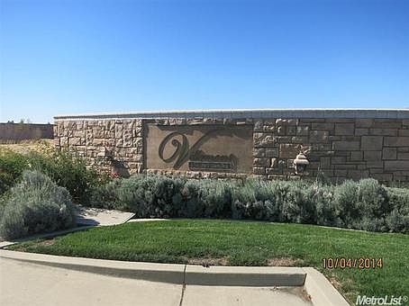 1st image of 77 Chambord Way