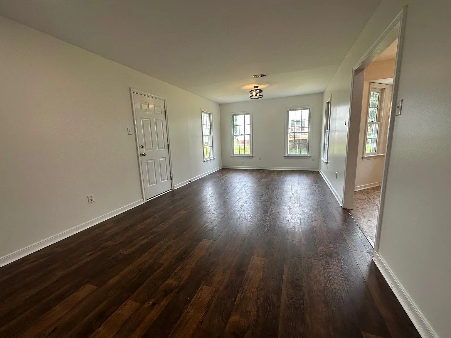 3 bed, 1284 sqft, $2,095 — Photo 4