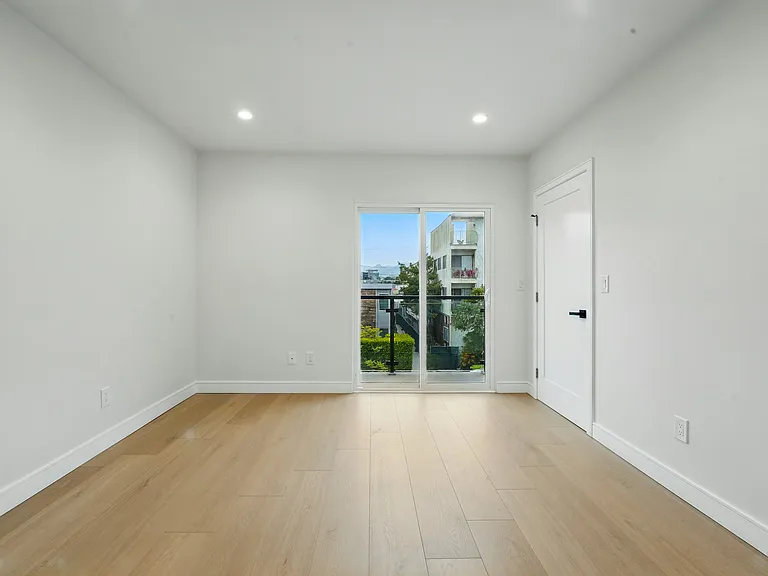 8234 Blackburn Ave #1/2 — Photo 31