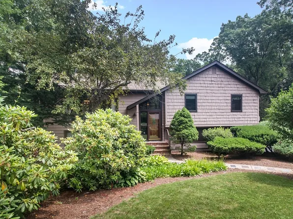 129 Green St, Medfield, MA 02052