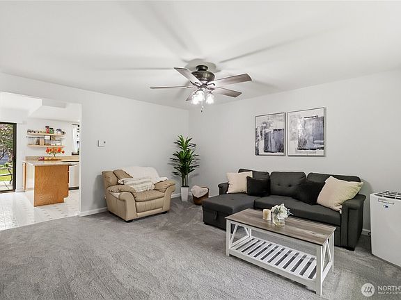 4th image of 4060 Chinook Place NW