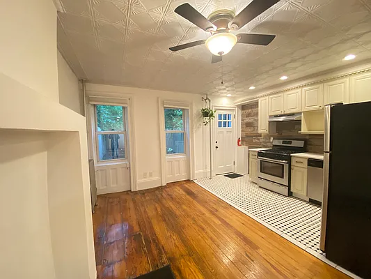 Rented by Realty Collective | media 15