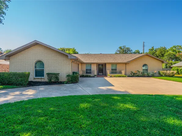 1804 Lincolnshire Dr, Bedford, TX 76021