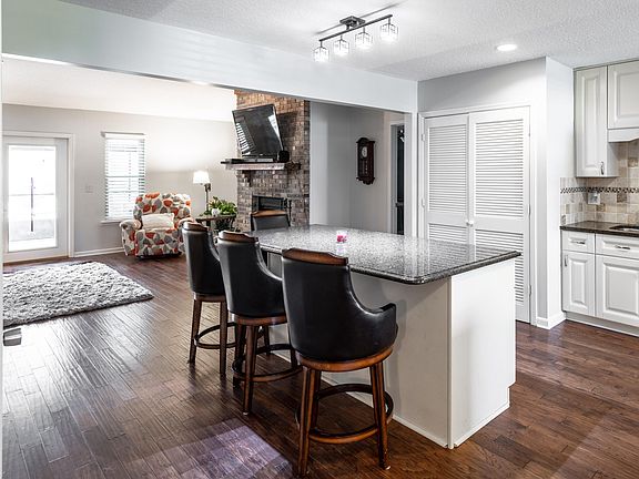 5th image of 10075 Delano Dr E
