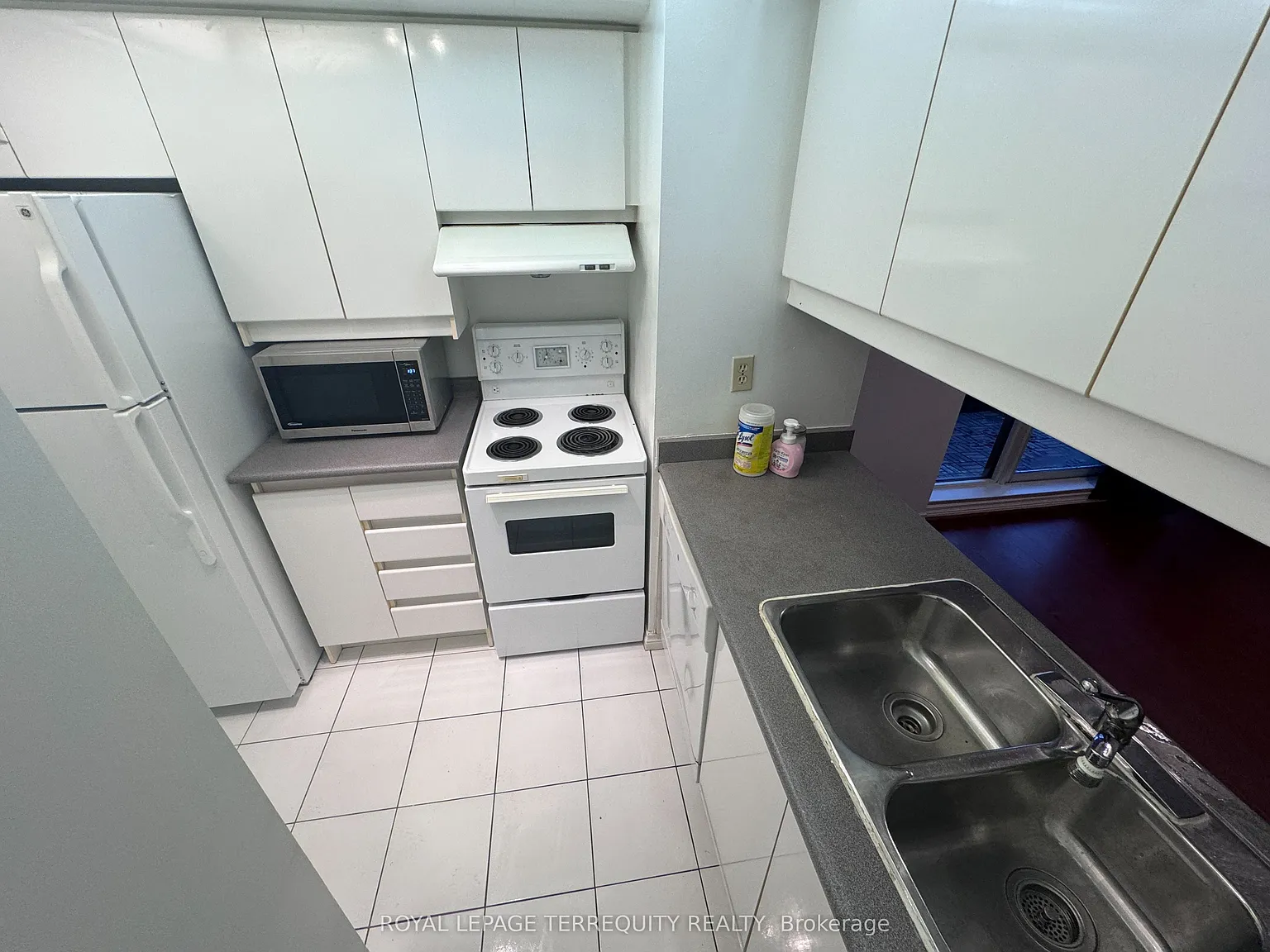 Studio, $1,900 — Photo 3
