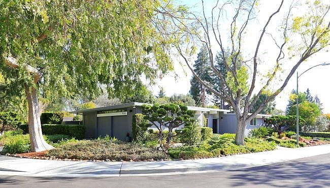 1st image of 950 Elsinore Dr