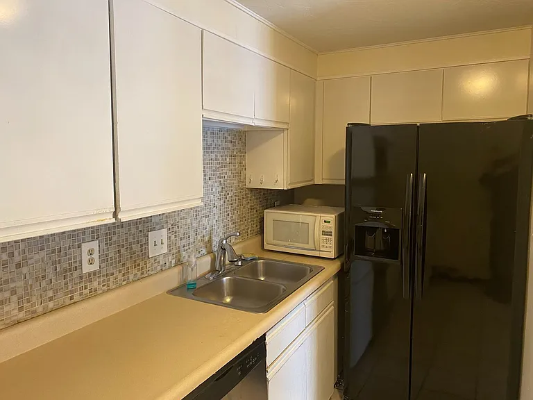 11 Gibbs St #C34 — Photo 3