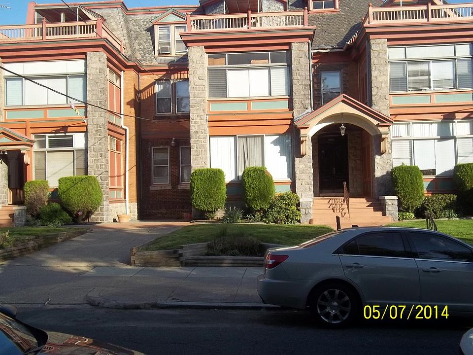 FRONT OF BUILDING - APARTMENT IS 2ND FLOOR IN MIDDLE