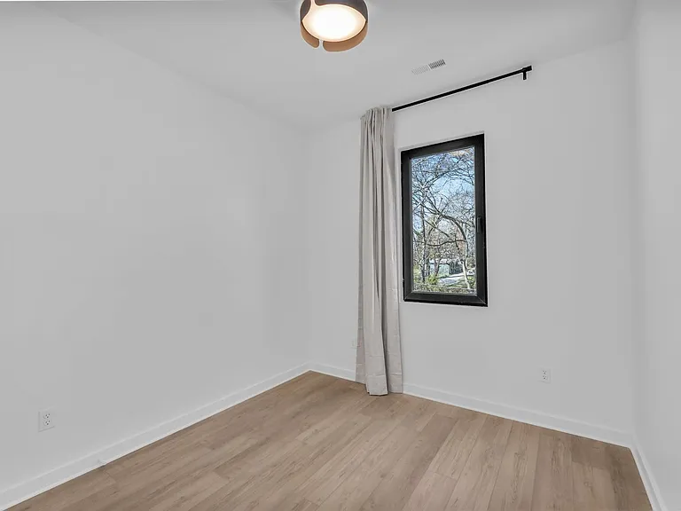 2248 Bailey Ave — Photo 17