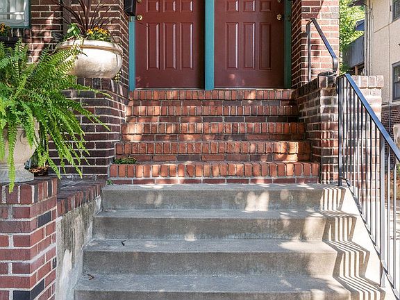 3rd image of 1222 Douglas Ave