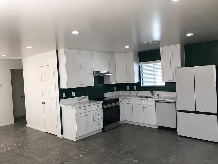 311 W Church Ave #B — Photo 3