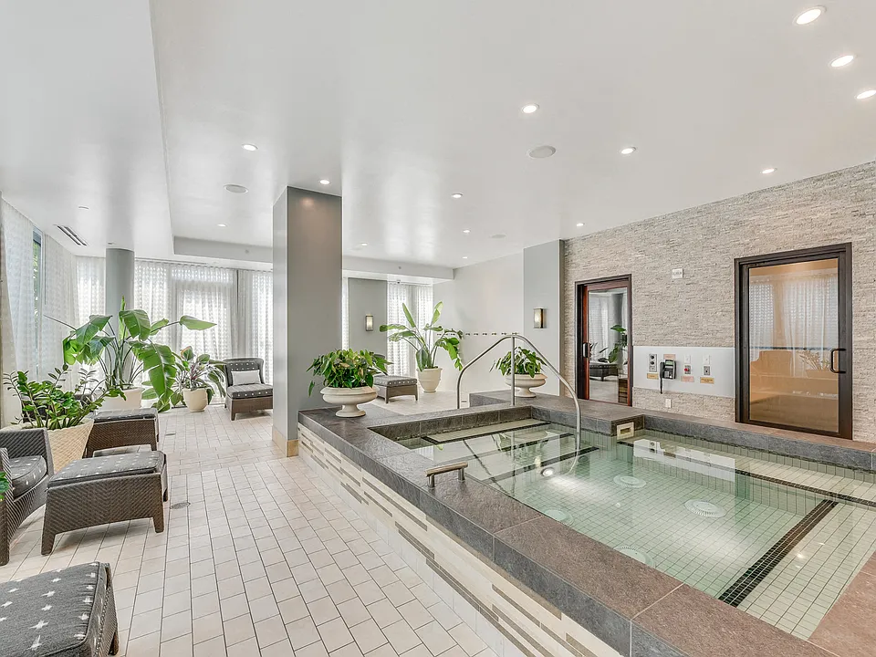 Relax in the sauna, steam room or spa