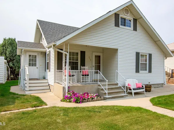 205 3rd Ave NW, Beulah, ND 58523