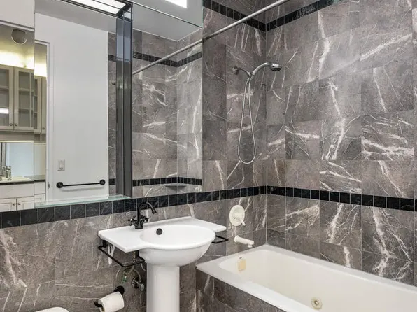 250 East 54th Street image 5 of 5