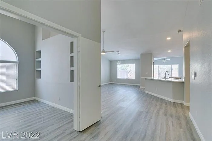 3 bed, 2.0 bath, 1696 sqft, $2,195 — Photo 3