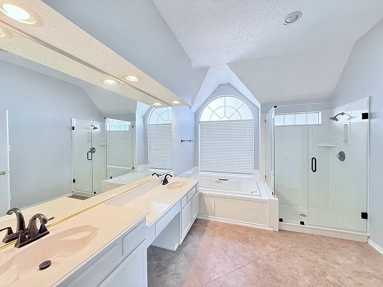 2681 Hillside Dr — Photo 6