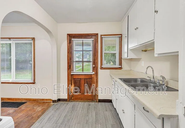 49 S Burgess Ave — Photo 12