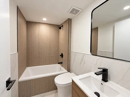 Bathroom, photo 1