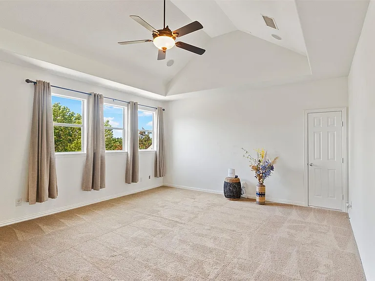 9823 Carriage Hill Ln — Photo 18