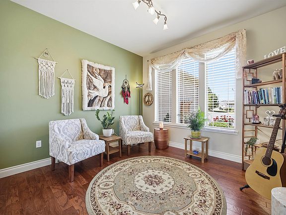 4th image of 601 Chateau Ct